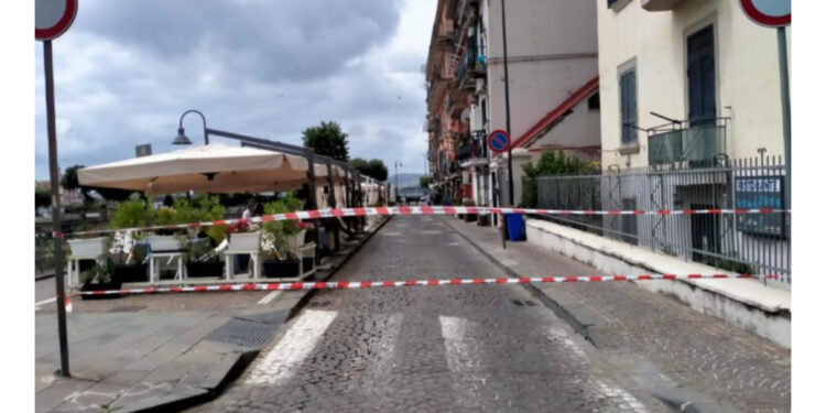 Pozzuoli in Stato di Emergenza: Scuole Chiuse, Sgomberati 18 Fabbricati e Evacuate 39 Famiglie