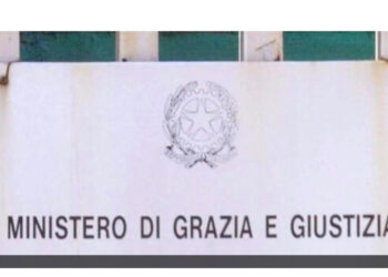 Aggressione a Napoli: 14enne Ferita dal suo Ex Fidanzato