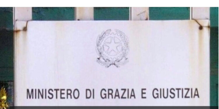 Aggressione a Napoli: 14enne Ferita dal suo Ex Fidanzato