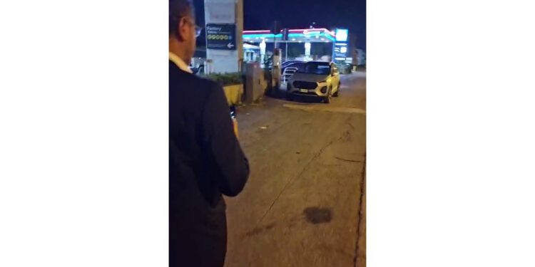 Pino Grazioli e l’Onorevole Borrelli  in diretta Facebook per documentare le strade disastrate tra Caserta e Casagiove