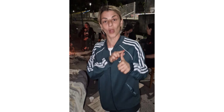 Castellammare di Stabia: Nove Famiglie Sfrattate da un Ex Edificio Scolastico