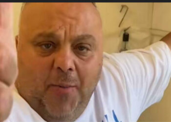 Arrestato TikToker “Alfredo o’ chiatt”: il suo supermercato a Qualiano rubava l’energia elettrica