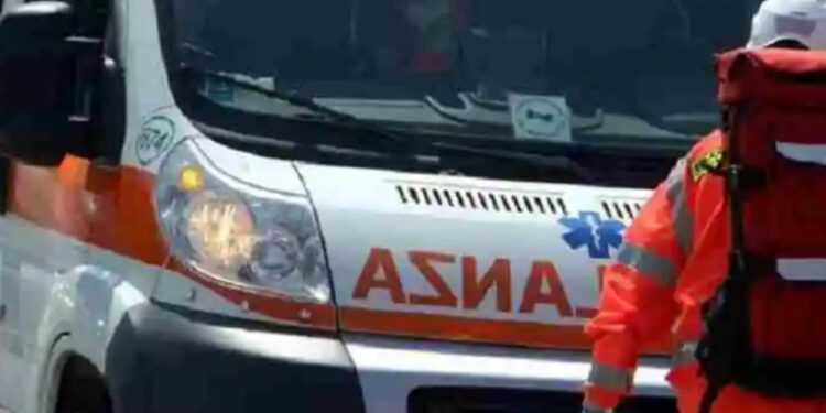 Tragedia nel Mantovano: Giovane  di 22 anni  muore dopo  essere  caduto con la moto ed essere  stato travolto da un camion