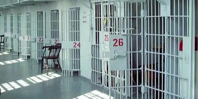 SALERNO: POLIZIA PENITENZIARIA SVENTA EVASIONE DAL CARCERE DI FUORNI