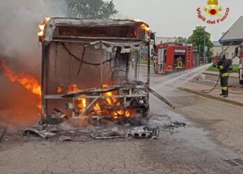 Autobus di Linea Prende Fuoco a Correggio: Nessun Ferito tra gli Studenti