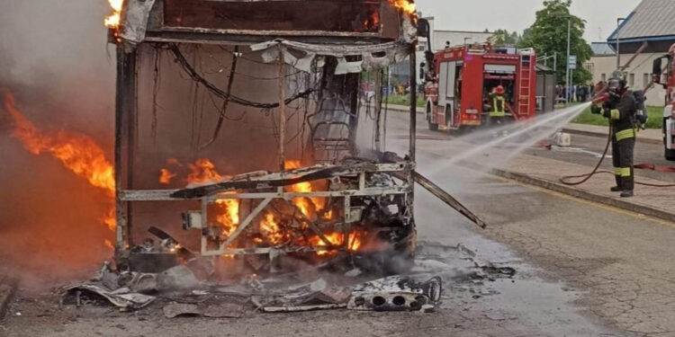 Autobus di Linea Prende Fuoco a Correggio: Nessun Ferito tra gli Studenti