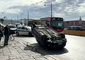 Incidente a Via Acton: Traffico bloccato all’altezza dei Giardini Molosiglio