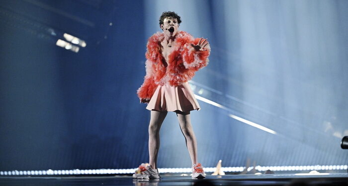 Nemo porta la Svizzera alla vittoria dell’Eurovision 2024 mentre Angelina Mango si piazza settima