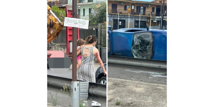 Incidente sulla via circumvallazione esterna a Qualiano: Fiat 500 si capovolge