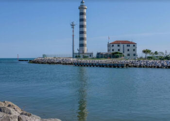 Addio al celibato a Jesolo: travestimento blasfemo finisce con multa e sequestro