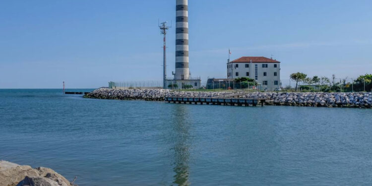 Addio al celibato a Jesolo: travestimento blasfemo finisce con multa e sequestro