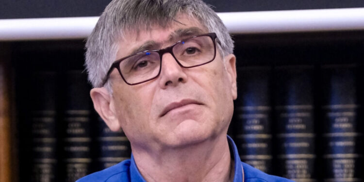 Avviso orale per il suocero del boss dopo le minacce a Don Patriciello