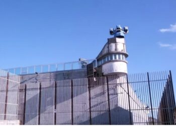 Tensione nel Carcere di Ariano Irpino: Detenuto Aggredisce Agenti e si Barrica