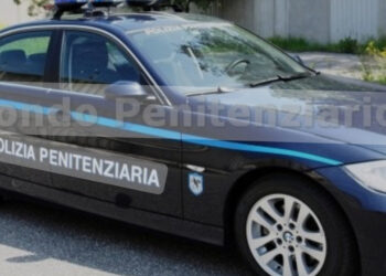 NAPOLI: POLIZIOTTI PENITENZIARI FERMANO INDIVIDUI DURANTE IL TENTATIVO DI FURTO DI MOTOVEICOLI.