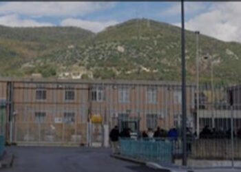 ANCORA UN FINE SETTIMANA DI TENSIONE NELLE CARCERI CAMPANE. CELLA INCENDIATA E COLLUTTAZIONE NEL CARCERE DI SALERNO – SMARTPHONE E DROGA RITROVATI NEL CARCERE DI AVELLINO