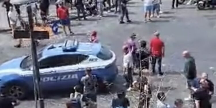 Rissa a colpi di sedie a Porta Capuana: Borrelli denuncia violenza fuori controllo