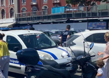 Sequestrati 5 chalet abusivi sul Lungomare di Napoli: scaricavano liquami a mare