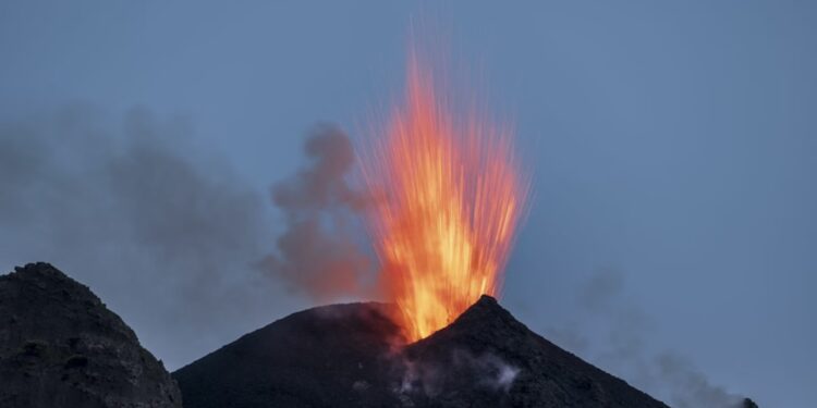Allerta arancione per il vulcano Stromboli