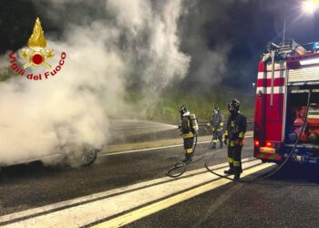 Interventi dei Vigili del Fuoco di Avellino sull’autostrada A16: due auto  in fiamme