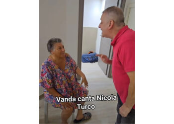 Visita a sorpresa: Nicola Turco canta per Vanda  Sorpresa: Nicola Turco Canta per Vanda