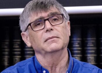 Caivano, don Patriciello  ai giovano armati: “Fate marcia indietro, salvatevi”