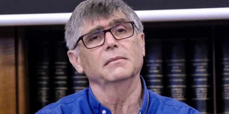 Caivano, don Patriciello  ai giovano armati: “Fate marcia indietro, salvatevi”