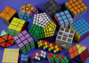 Ernő Rubik, l’inventore del cubo più famoso del mondo, compie 80 anni