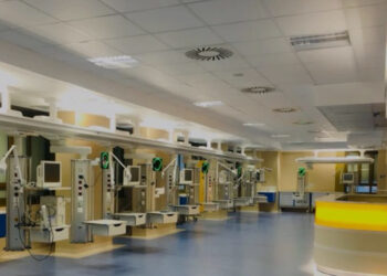 Bimbo precipita dal balcone: condizioni critiche al Santobono