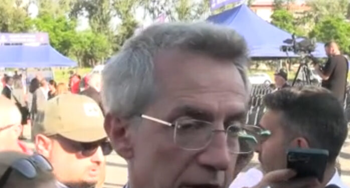 Scampia in lutto: il vescovo battaglia celebra i funerali delle vittime del crollo