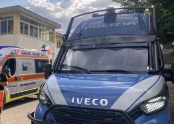 Sgomberato l’alloggio dell’ex custode alla Scuola G. Falcone occupato abusivamente: Borrelli interviene sul destino degli alloggi pubblici