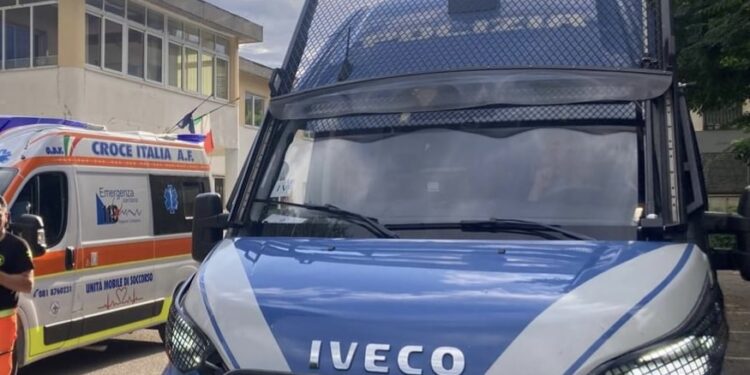 Sgomberato l’alloggio dell’ex custode alla Scuola G. Falcone occupato abusivamente: Borrelli interviene sul destino degli alloggi pubblici