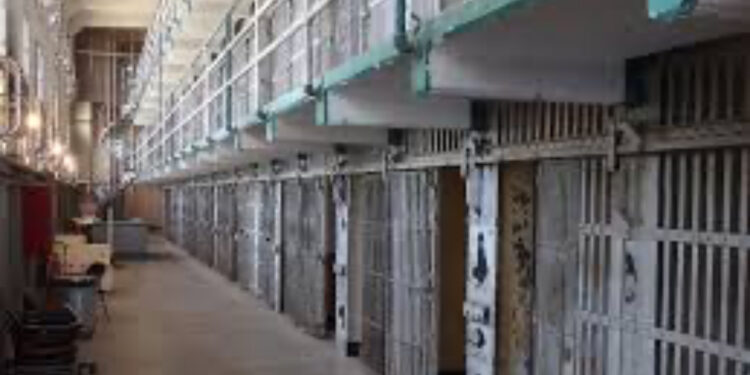 Scandalo nel Carcere di Poggioreale: arrestato ispettore per tentato contrabbando di droga