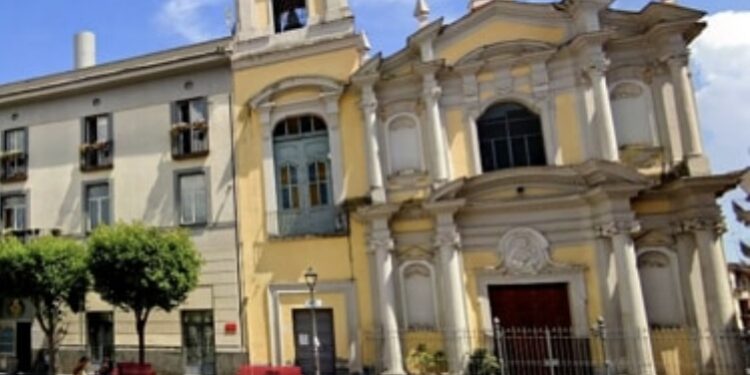 Protesta al Comune di Pomigliano d’Arco: manifestanti bloccano le strade