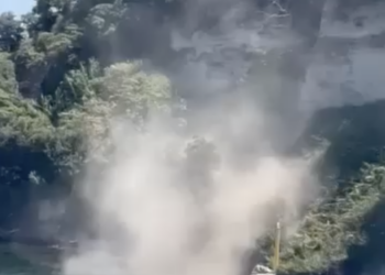 Paura tra i bagnanti a Bacoli: frana  un costone dopo scossa di terremoto