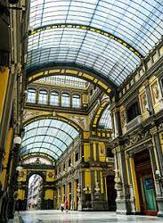 Napoli, crollo in Galleria Principe: tragedia sfiorata per un soffio