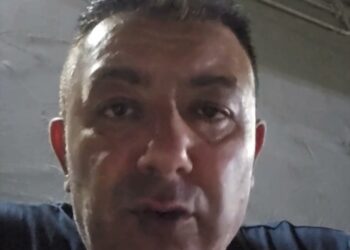 Vanda cade mentre Gaetano tenta di pulire il suo Bagno