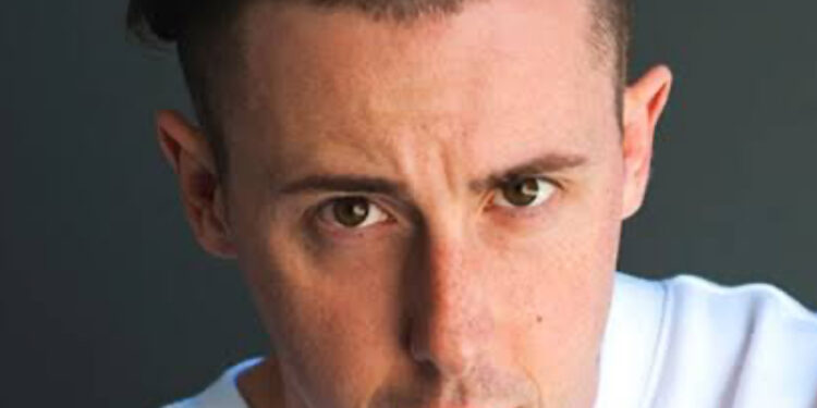 Aggredito vicino casa il rapper Shade racconta l’accaduto su Instagram