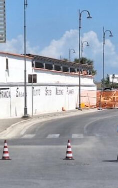 Rapina violenta a Licola: giovane ferito e auto rubata