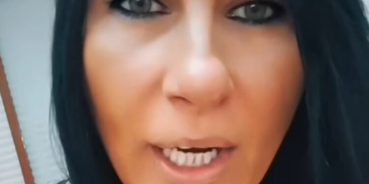 Polemica sul ritrovamento del cadavere di una donna a Napoli: scontro tra Pino Grazioli e utente su TikTok