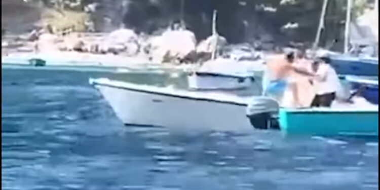 Rissa in mare tra natanti a Positano: Video diventa virale
