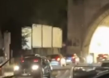 Car-surf: La nuova moda pericolosa dilaga nel Napoletano