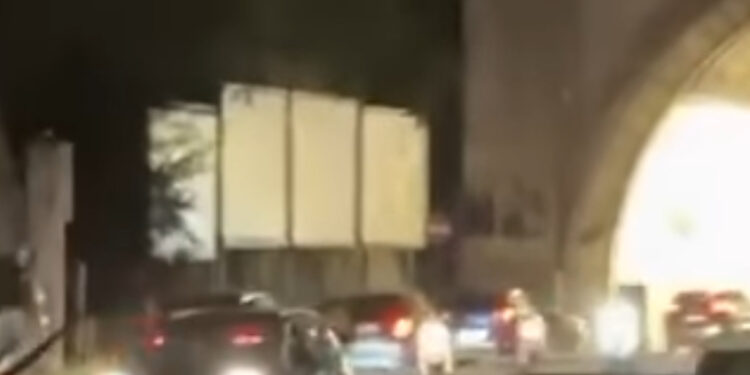 Car-surf: La nuova moda pericolosa dilaga nel Napoletano