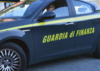 Scoperti quasi 8 milioni di euro nascosti in un locale segreto: professionista indagato per truffa e ricettazione