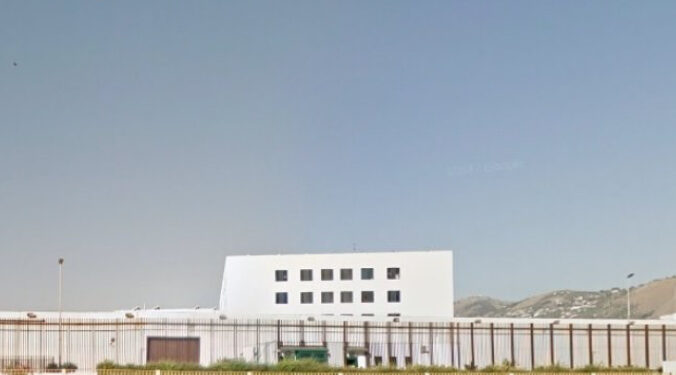 Protesta sul tetto del carcere Pagliarelli: tre detenuti chiedono il trasferimento