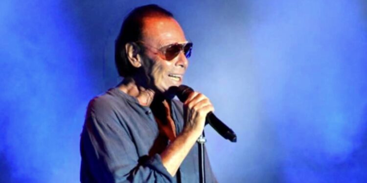 Antonello Venditti torna sul palco dopo la gaffe con la ragazza disabile: “Mi sento nudo, ma ho le spalle larghe”