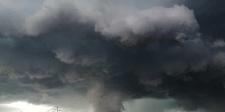 Maltempo, nuova allerta meteo in Campania: rischio idrogeologico e venti forti