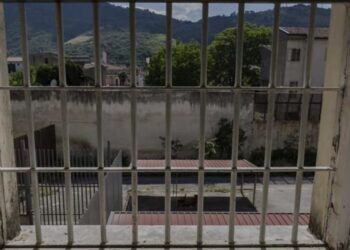 AIROLA, CARCERE MINORILE NEL CAOS: DETENUTO PROVOCA IL PANICO