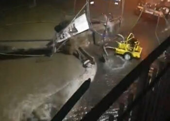 Maltempo a Pozzuoli: Arco Felice allagata, voragine apre crepe nelle infrastrutture