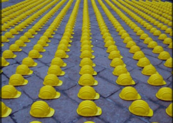 24enne muore cadendo dal tetto di un capannone a Buccino (Salerno)