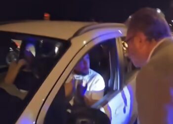 Napoli: Il Deputato Francesco Emilio Borrelli minacciato e insultato per strada